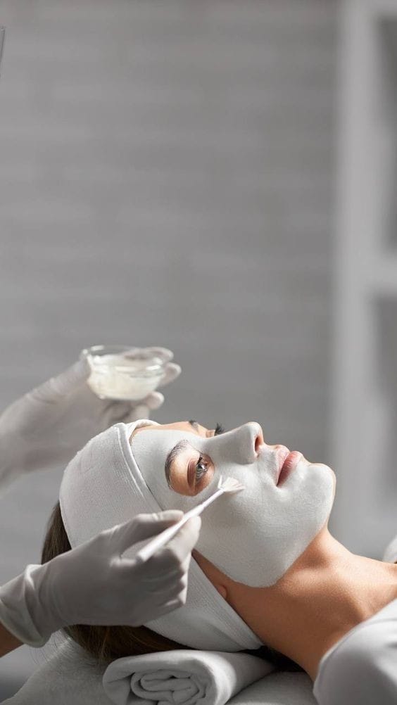 Козметична терапия за лице с маска в Emaly Beauty Studio